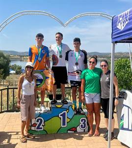 podium con Manuel.JPG