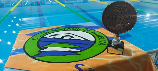 BANDERA Y TROFEO.jpeg