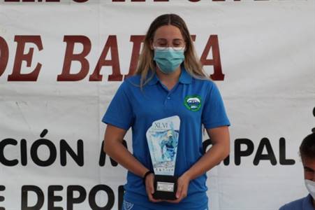 LAURA SÁNCHEZ MEJOR NADADORA DEL TORNEO.jpg