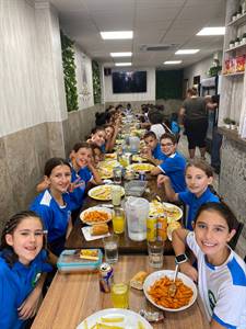 ALMORZANDO 1.jpg